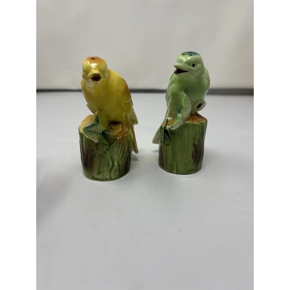 Vintage Green and Yellow Song Birds Tree Stumps Salt & Pepper Shakers Retro MCM